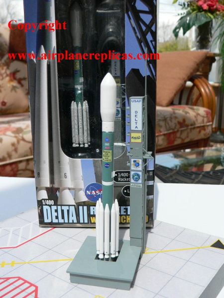 Dragon Space 56334 Delta II USAF Rocket Shark's Mouth Launch Pad 1/400 Model 